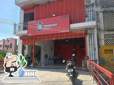 You can get some fresh air outside Marakkaar Biryani