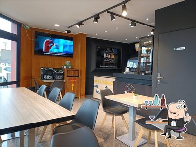 Installez-vous à l'une des tables de BigM Nevers