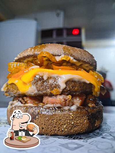Deguste um dos hambúrgueres servidos no Hamburgueria Trilhas Burgers - Riacho Fundo 2