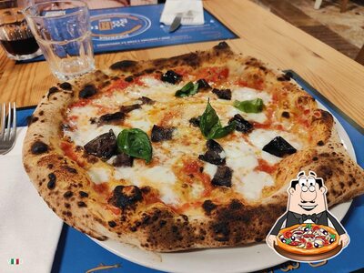 Prenditi una pizza al ristorante Pizzeria White Gold