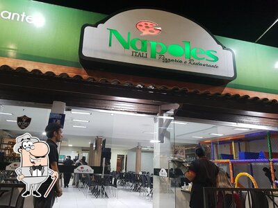 Veja imagens do exterior do Pizzaria Napoles