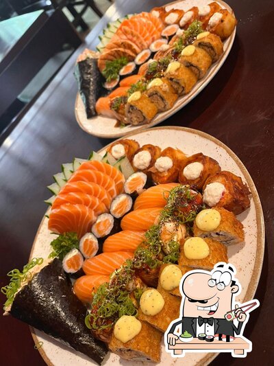 Rolos de sushi são disponibilizados no Dashi Sushi Bar Praia do Forte