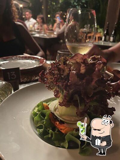 Você pode desfrutar de uma bebida do menu