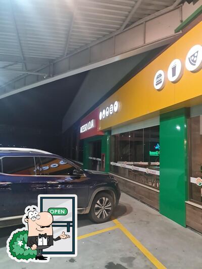 Você pode espairecer no na área externa do Girassol Laguna – Restaurante Cafeteria Posto Presentes Parada Completa