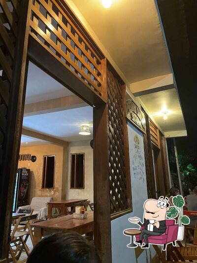 Sente em uma das mesas no Pizzaria Santos