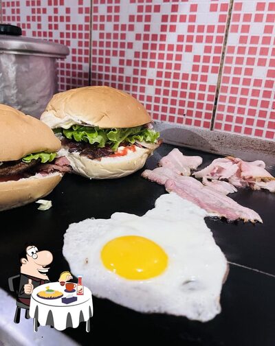Peça um hambúrguer no Edinho Lanches e Doces