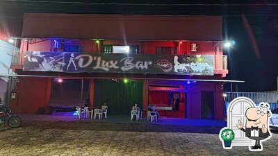Você pode espairecer no exterior D'Lux Bar